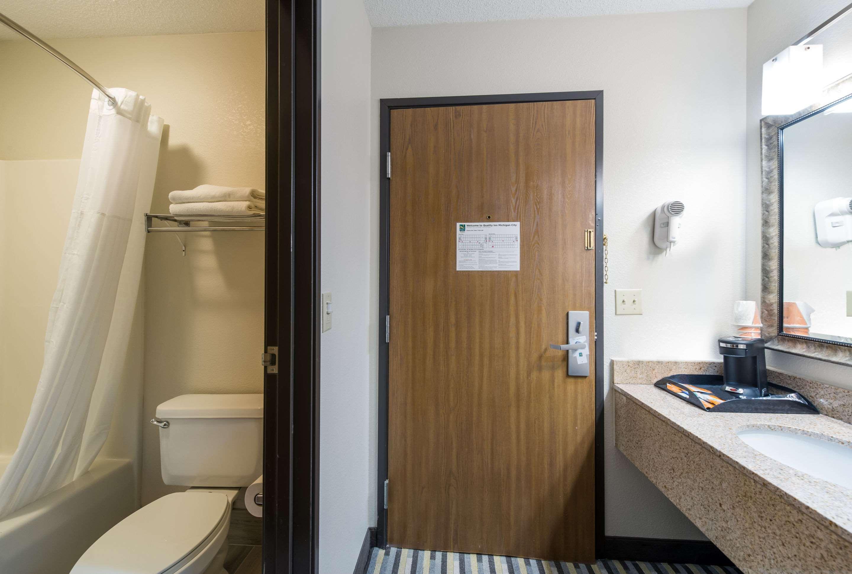 Quality Inn Michigan City South Exterior photo