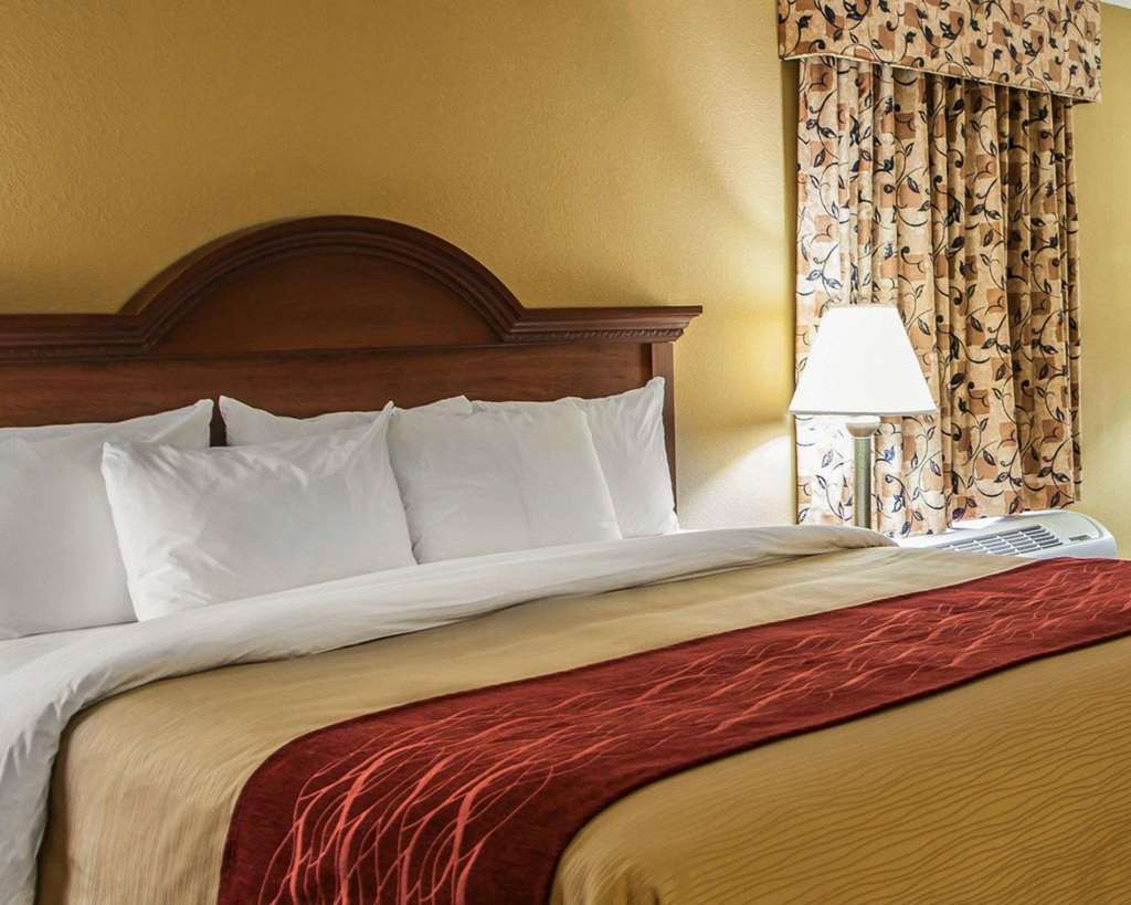 Quality Inn Michigan City South Room photo